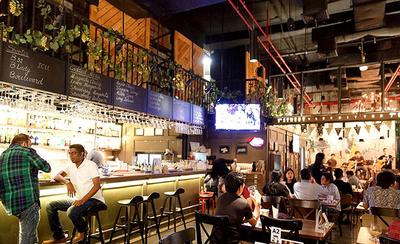 7th Street Bar & Bistro Megabangna