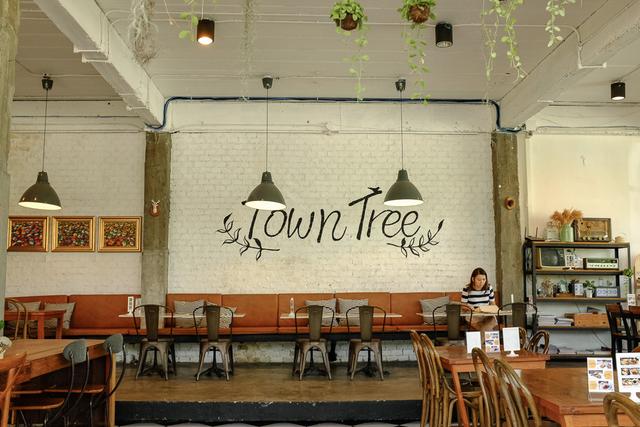 Town Tree Room
