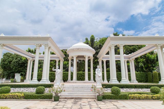 The Roman Garden (สวนโรมัน)