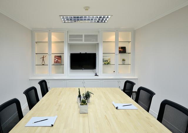 Meeting Room (6 pax)