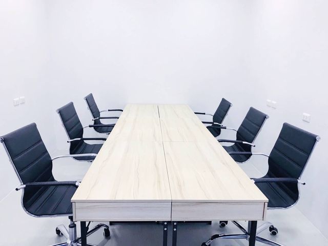 Meeting Room (6-8 คน)