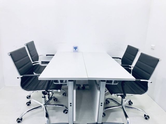 Meeting Room (2-4 คน)