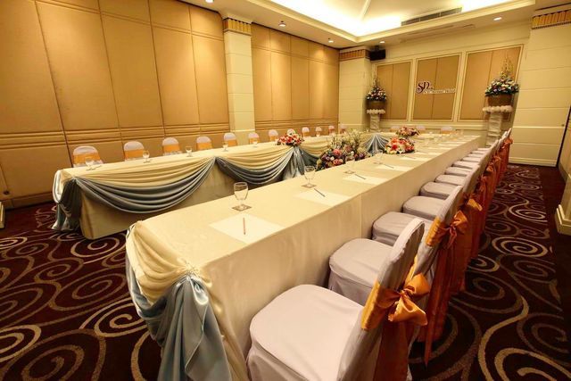 Maneeya Room