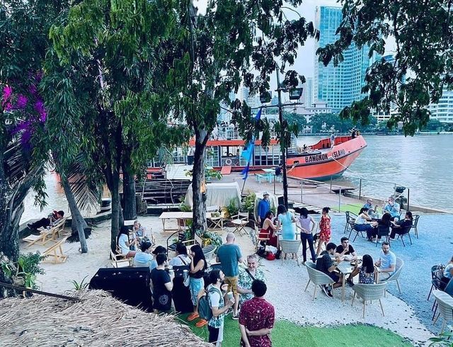 Beach club & Boat venue (can cruise) on a 1000 Sqm2 space by Sathorn road